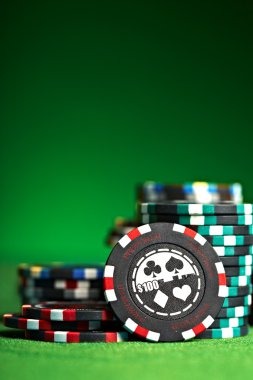 pahingtoto Featured Games section on mobile showing football, esports, and casino titles