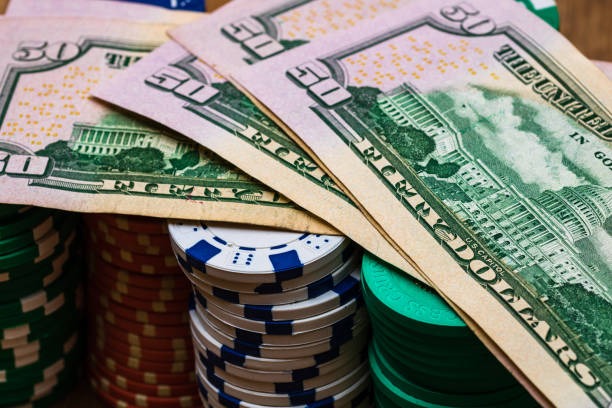 pahingtoto Featured Games showing live esports tournaments and casino games side by side