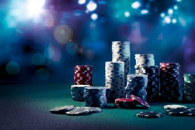 Live dealer roulette and blackjack table overview at pahingtoto
